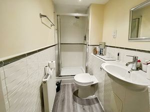 En suite- click for photo gallery